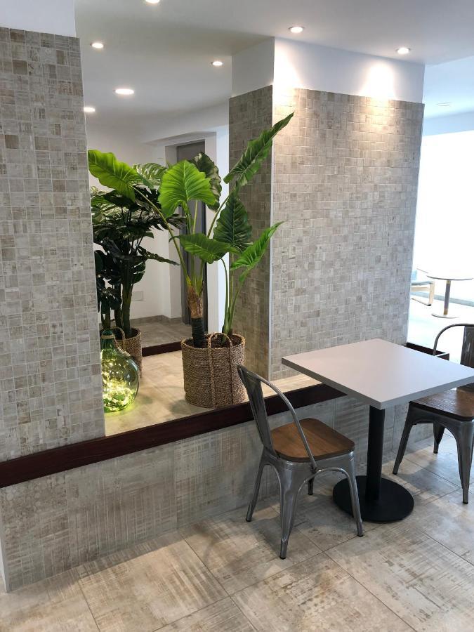 Hostal Rosalia San Antonio  Ngoại thất bức ảnh