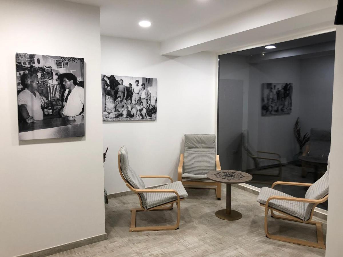 Hostal Rosalia San Antonio  Ngoại thất bức ảnh