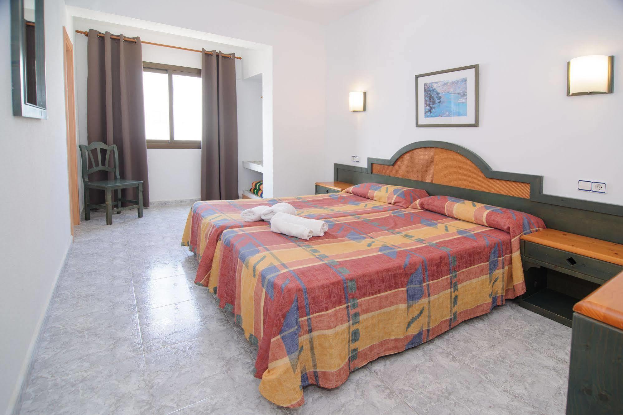 Hostal Rosalia San Antonio  Ngoại thất bức ảnh