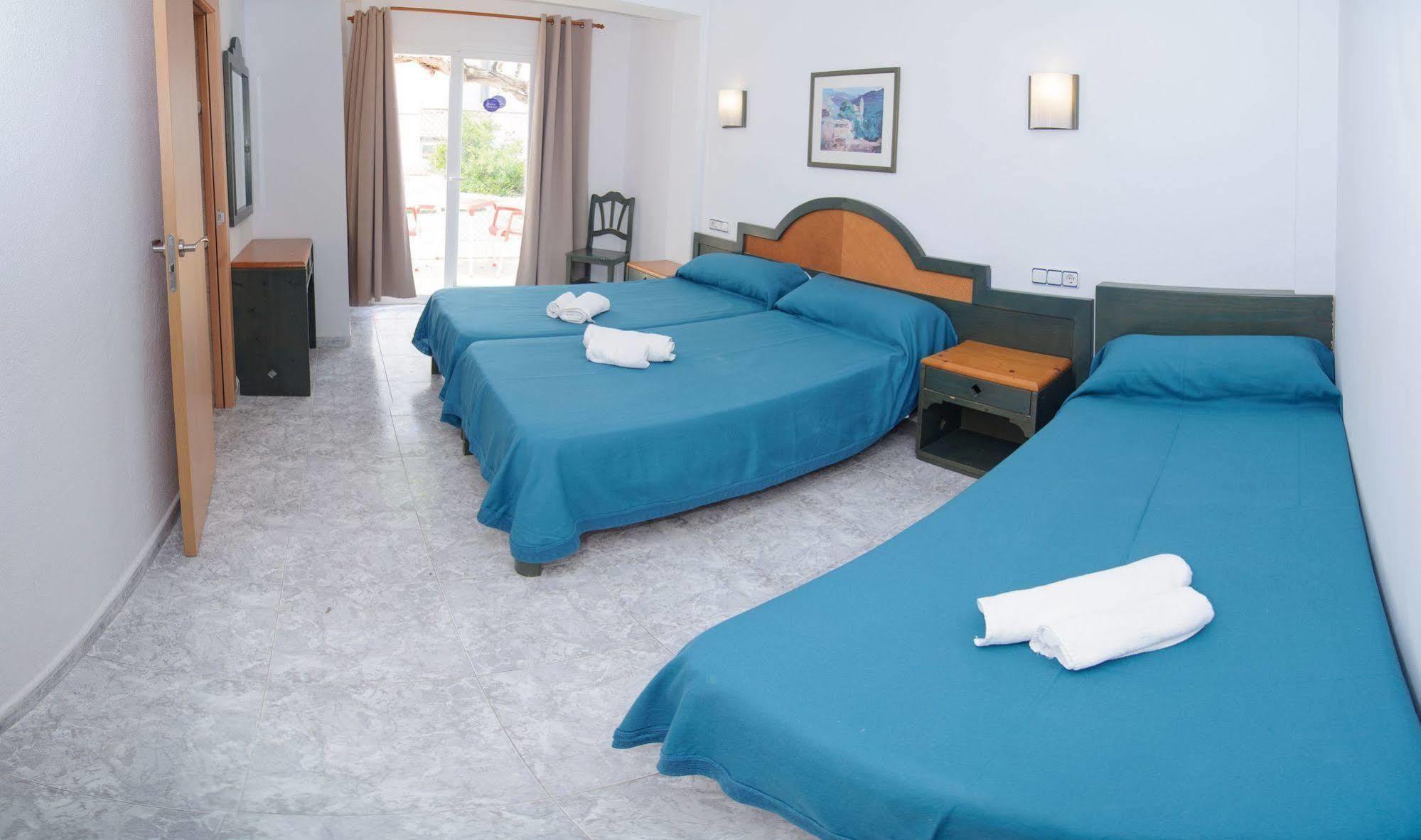 Hostal Rosalia San Antonio  Ngoại thất bức ảnh