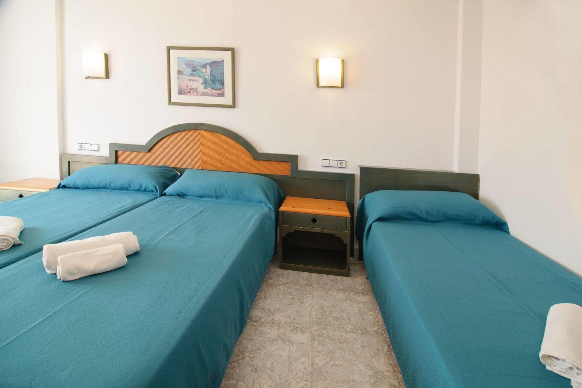 Hostal Rosalia San Antonio  Ngoại thất bức ảnh